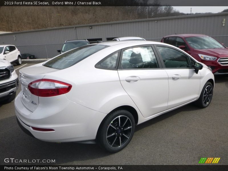 Oxford White / Charcoal Black 2019 Ford Fiesta SE Sedan