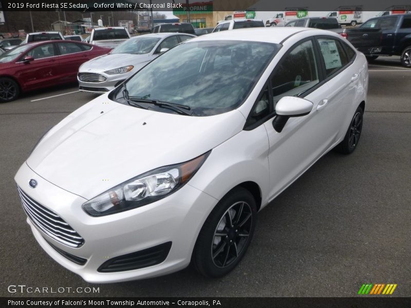 Oxford White / Charcoal Black 2019 Ford Fiesta SE Sedan