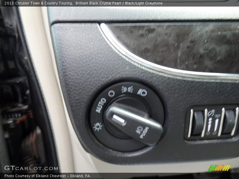 Brilliant Black Crystal Pearl / Black/Light Graystone 2013 Chrysler Town & Country Touring