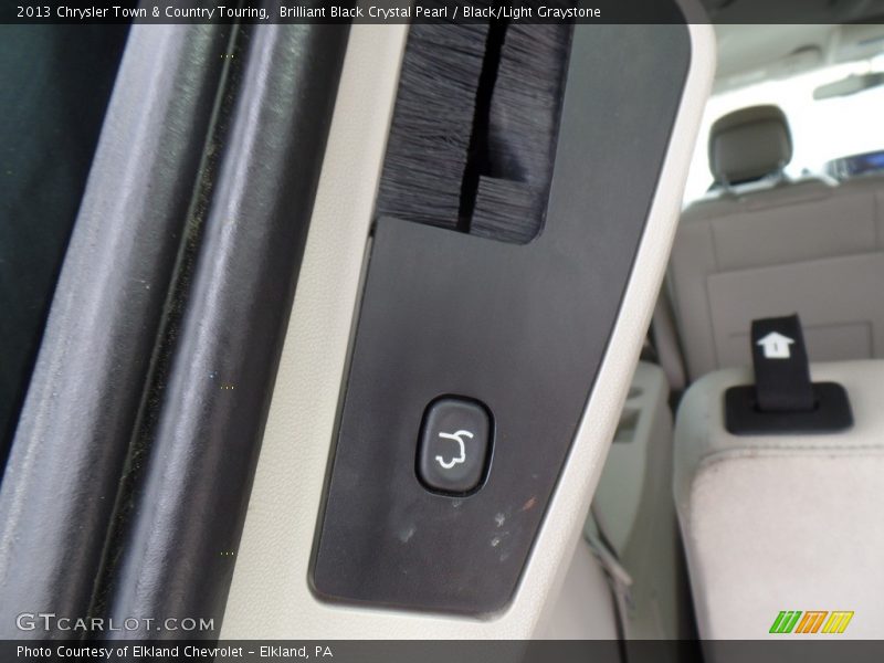 Brilliant Black Crystal Pearl / Black/Light Graystone 2013 Chrysler Town & Country Touring