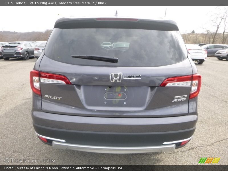 Modern Steel Metallic / Black 2019 Honda Pilot Touring AWD