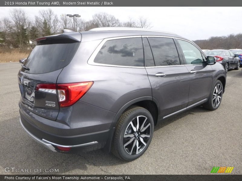 Modern Steel Metallic / Black 2019 Honda Pilot Touring AWD