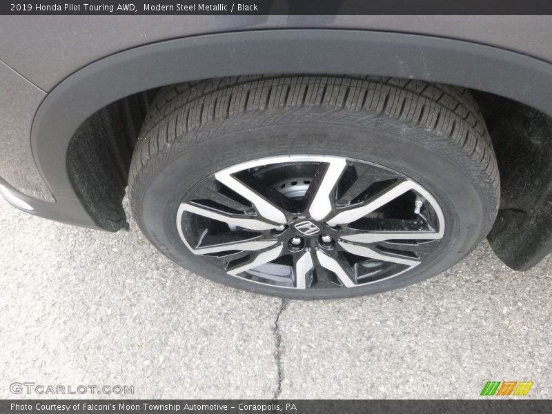 Modern Steel Metallic / Black 2019 Honda Pilot Touring AWD