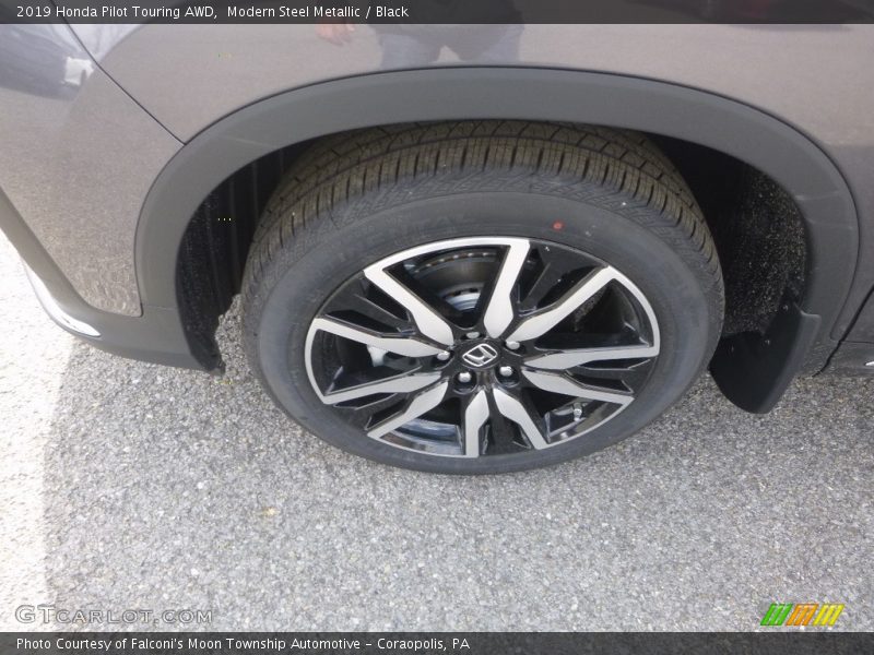 Modern Steel Metallic / Black 2019 Honda Pilot Touring AWD