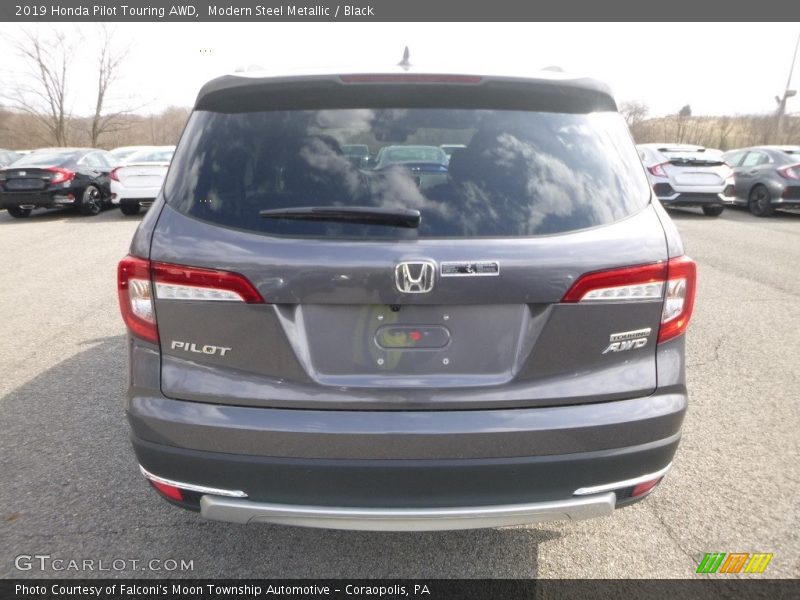 Modern Steel Metallic / Black 2019 Honda Pilot Touring AWD