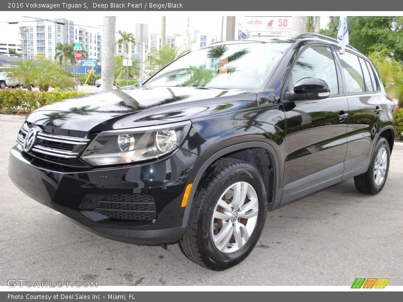 Deep Black Pearl / Beige/Black 2016 Volkswagen Tiguan S