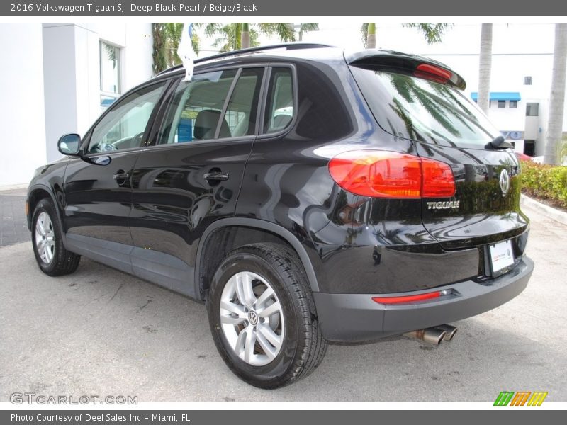 Deep Black Pearl / Beige/Black 2016 Volkswagen Tiguan S