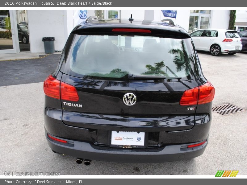 Deep Black Pearl / Beige/Black 2016 Volkswagen Tiguan S