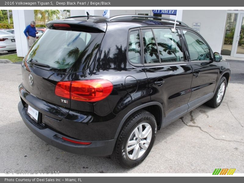 Deep Black Pearl / Beige/Black 2016 Volkswagen Tiguan S