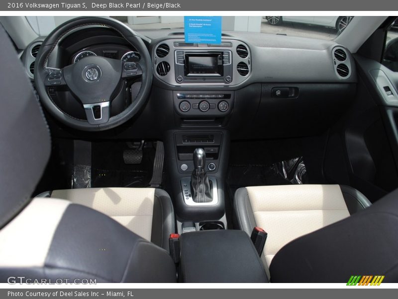 Deep Black Pearl / Beige/Black 2016 Volkswagen Tiguan S