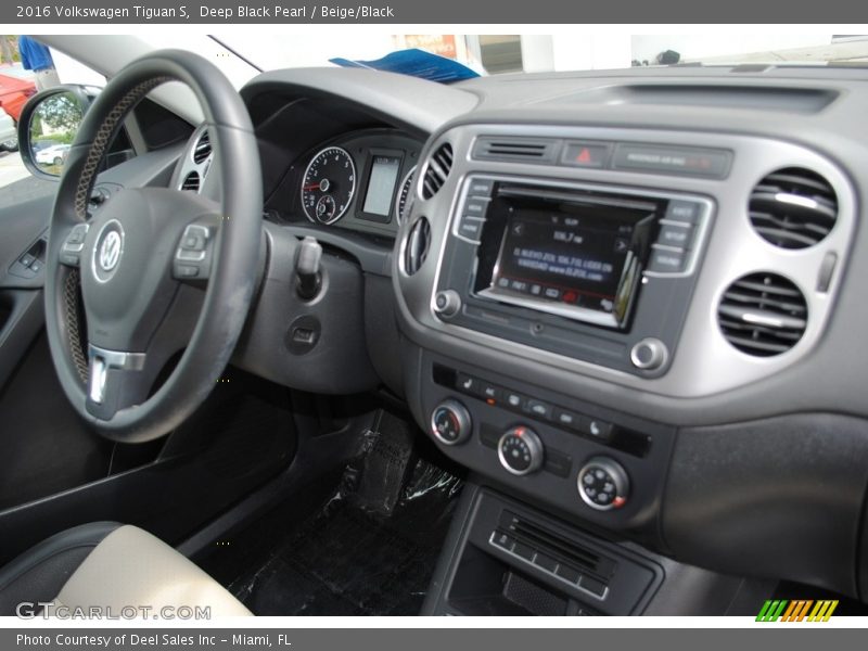 Deep Black Pearl / Beige/Black 2016 Volkswagen Tiguan S
