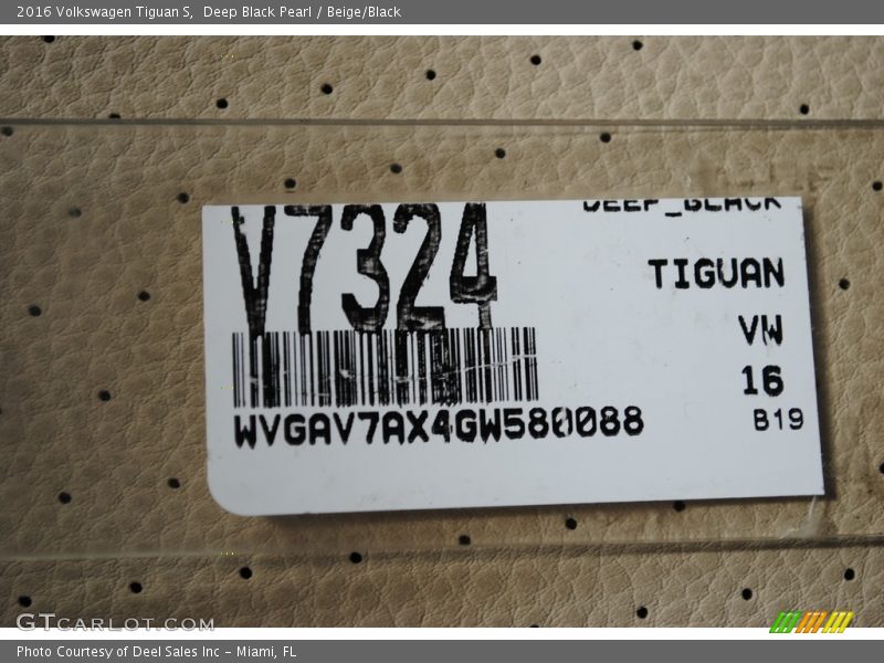 Deep Black Pearl / Beige/Black 2016 Volkswagen Tiguan S