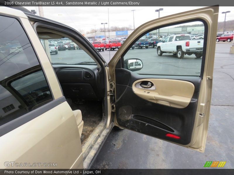 Sandstone Metallic / Light Cashmere/Ebony 2006 Chevrolet TrailBlazer LS 4x4