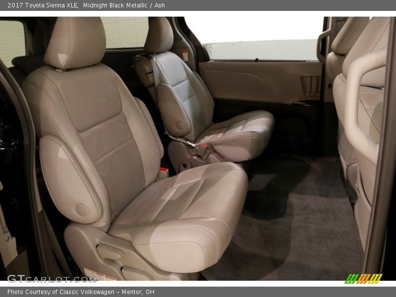 Midnight Black Metallic / Ash 2017 Toyota Sienna XLE