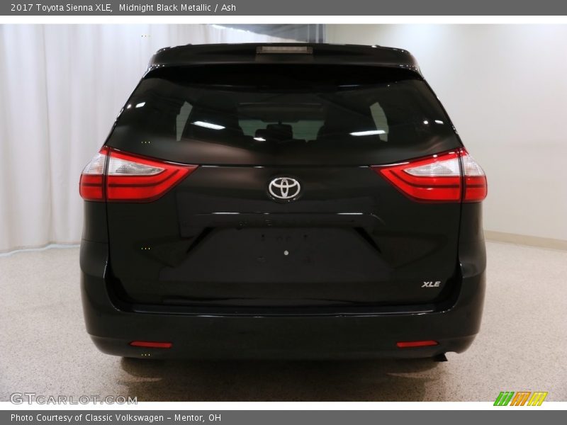 Midnight Black Metallic / Ash 2017 Toyota Sienna XLE