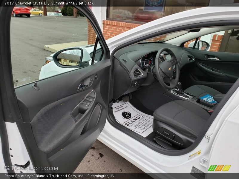 Summit White / Jet Black 2017 Chevrolet Cruze LT