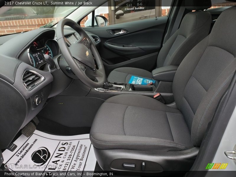 Summit White / Jet Black 2017 Chevrolet Cruze LT