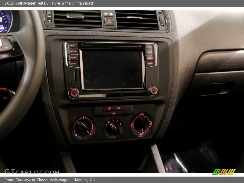 Pure White / Titan Black 2016 Volkswagen Jetta S