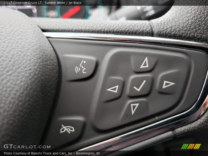 Summit White / Jet Black 2017 Chevrolet Cruze LT