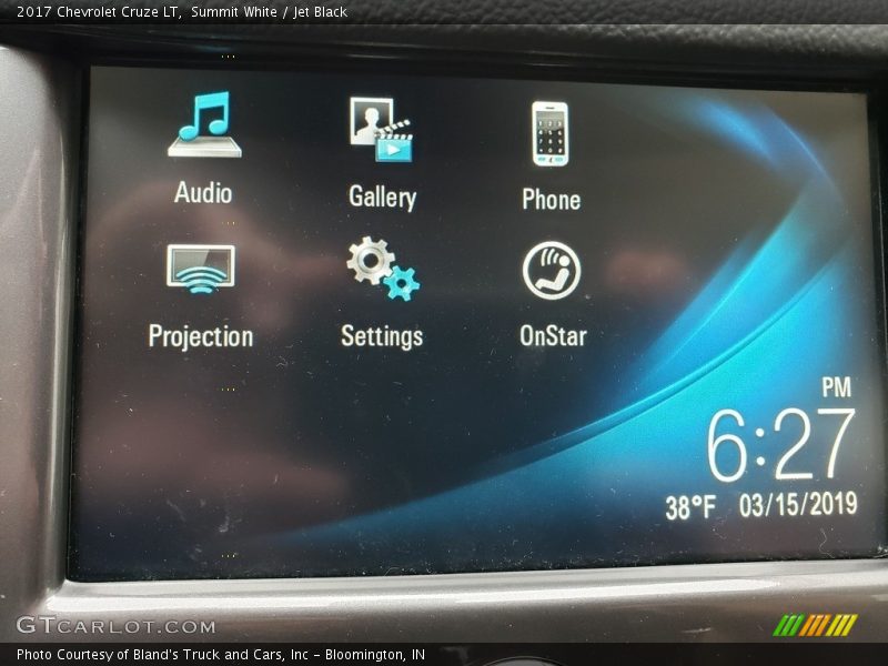 Summit White / Jet Black 2017 Chevrolet Cruze LT