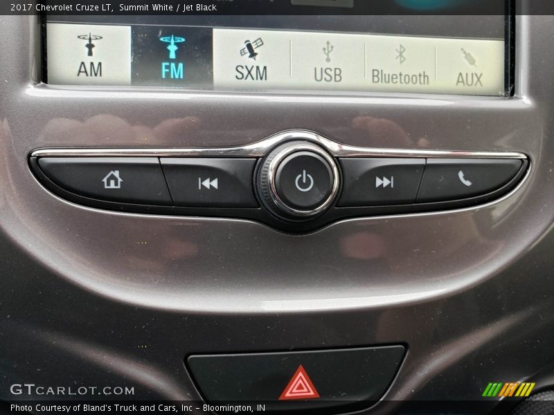 Summit White / Jet Black 2017 Chevrolet Cruze LT