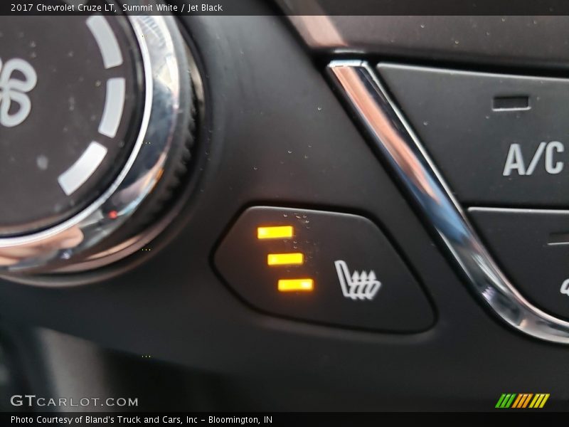 Summit White / Jet Black 2017 Chevrolet Cruze LT