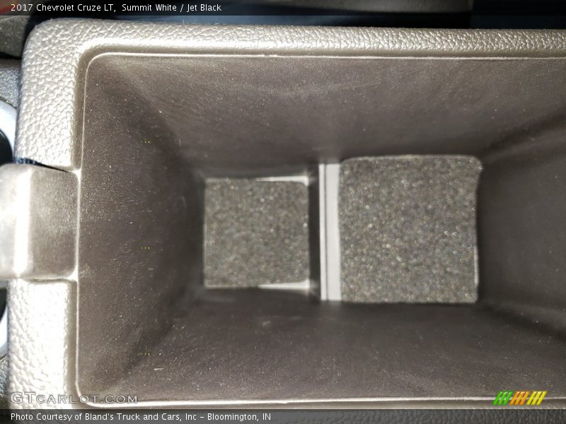 Summit White / Jet Black 2017 Chevrolet Cruze LT