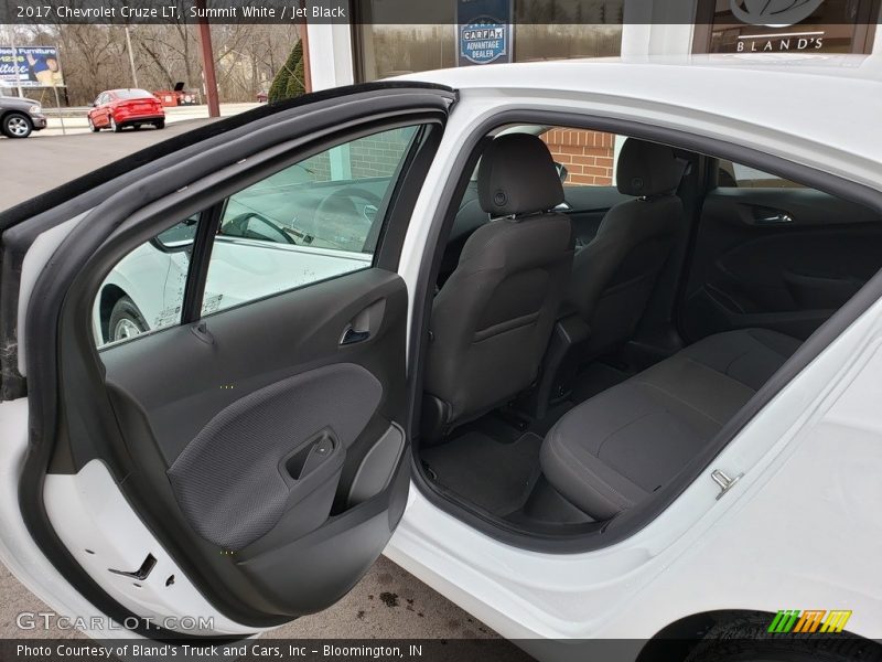 Summit White / Jet Black 2017 Chevrolet Cruze LT