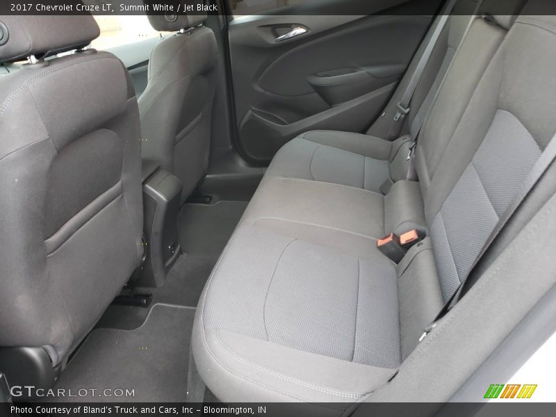 Summit White / Jet Black 2017 Chevrolet Cruze LT