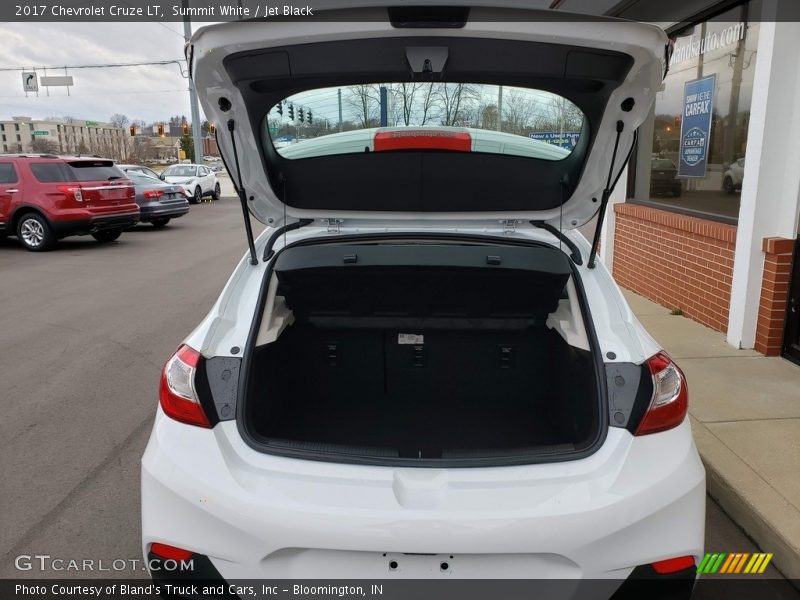 Summit White / Jet Black 2017 Chevrolet Cruze LT