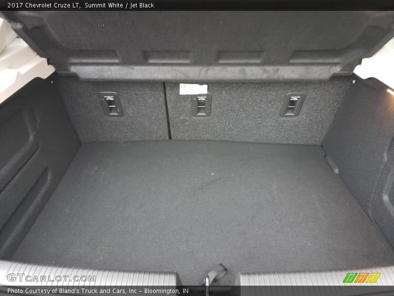 Summit White / Jet Black 2017 Chevrolet Cruze LT