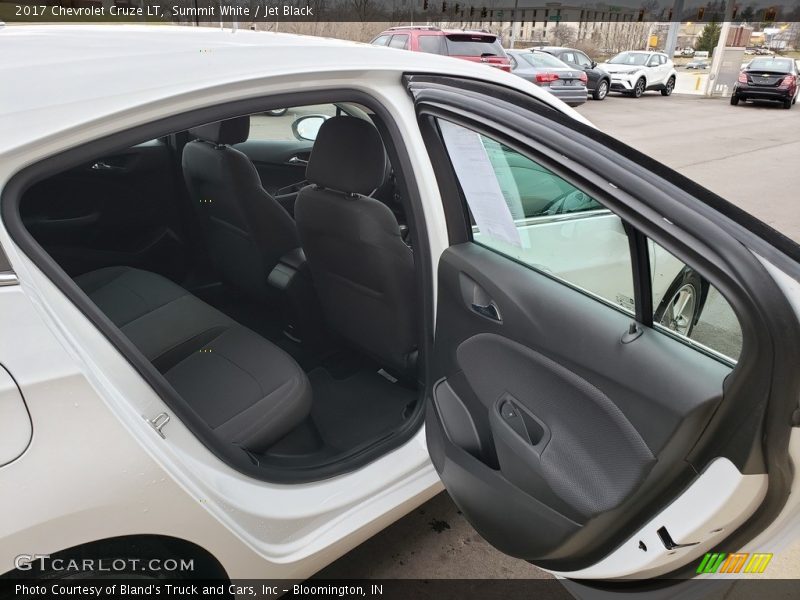 Summit White / Jet Black 2017 Chevrolet Cruze LT