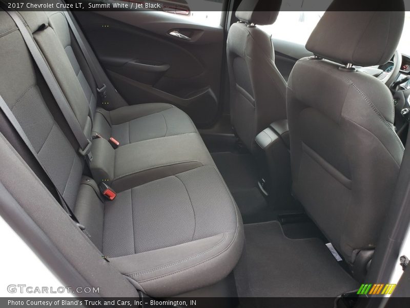 Summit White / Jet Black 2017 Chevrolet Cruze LT