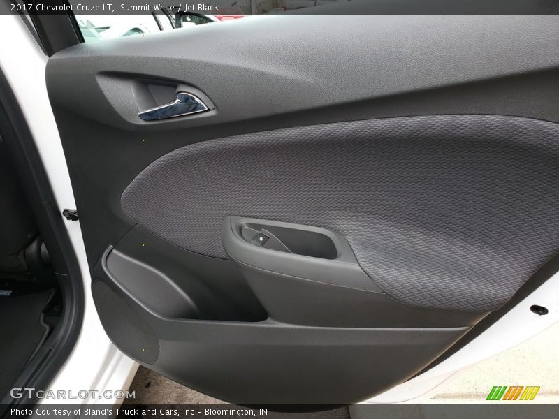 Summit White / Jet Black 2017 Chevrolet Cruze LT