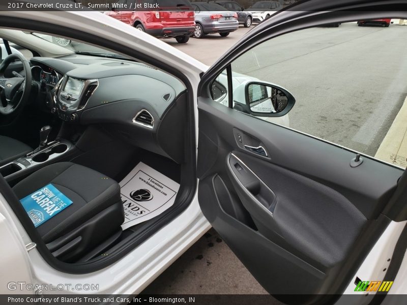 Summit White / Jet Black 2017 Chevrolet Cruze LT