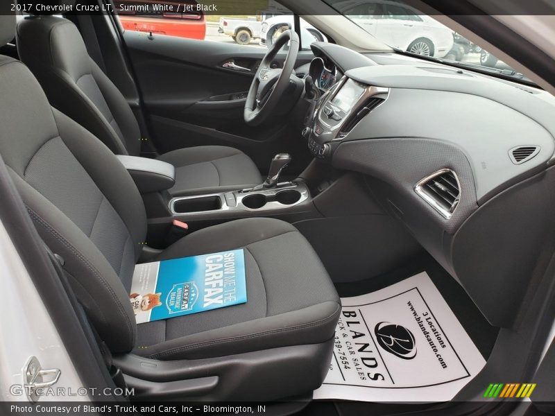 Summit White / Jet Black 2017 Chevrolet Cruze LT