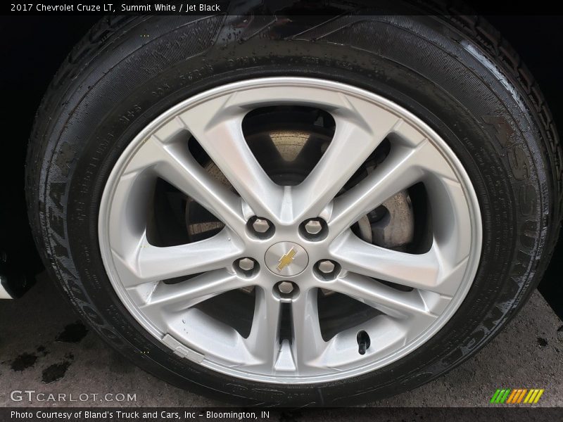 Summit White / Jet Black 2017 Chevrolet Cruze LT