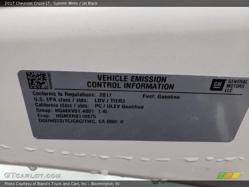 Summit White / Jet Black 2017 Chevrolet Cruze LT