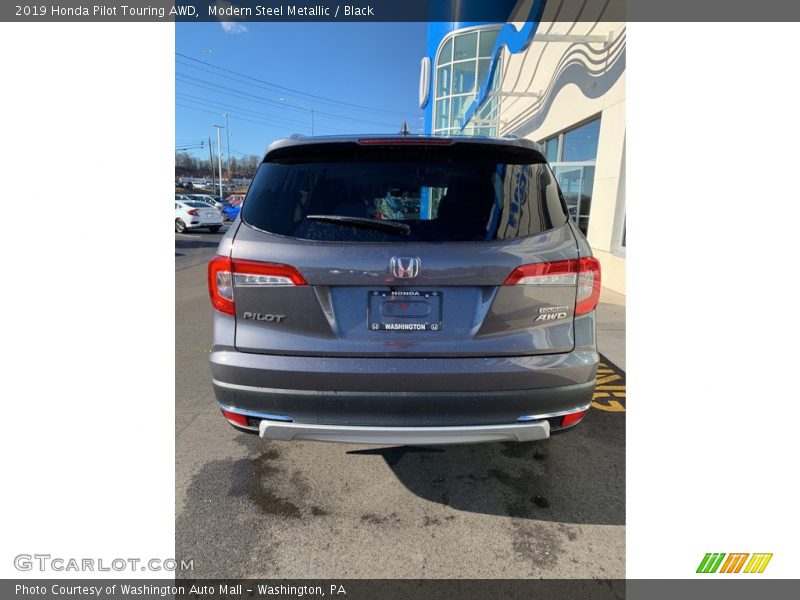 Modern Steel Metallic / Black 2019 Honda Pilot Touring AWD