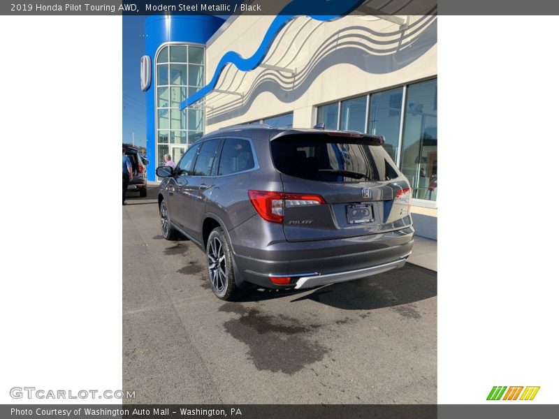 Modern Steel Metallic / Black 2019 Honda Pilot Touring AWD