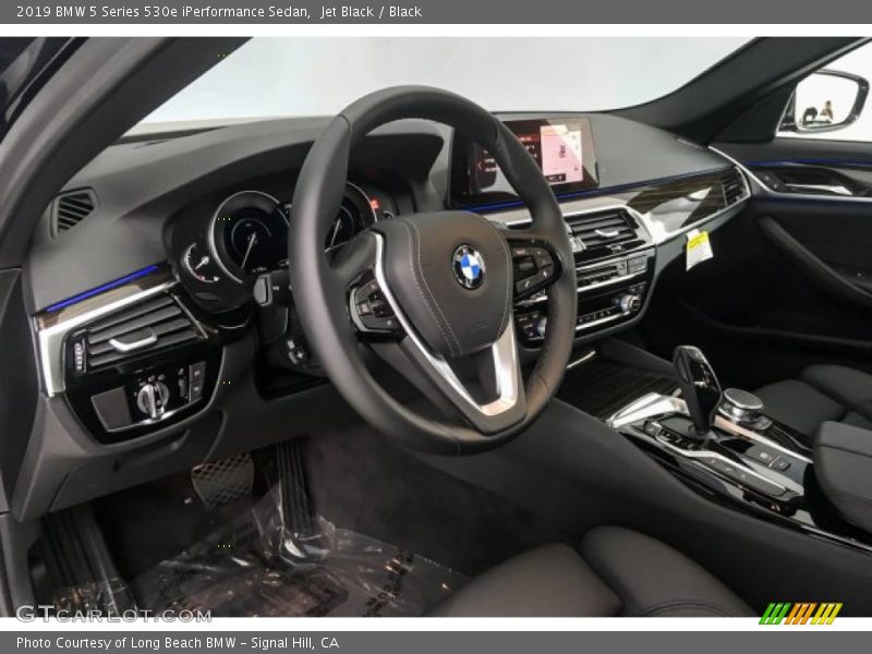 Jet Black / Black 2019 BMW 5 Series 530e iPerformance Sedan