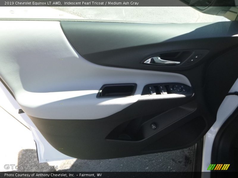 Iridescent Pearl Tricoat / Medium Ash Gray 2019 Chevrolet Equinox LT AWD
