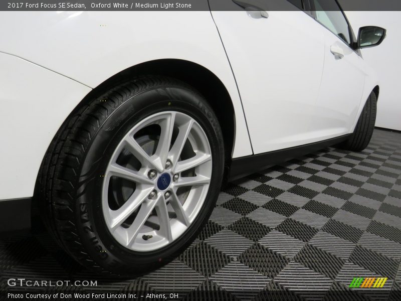 Oxford White / Medium Light Stone 2017 Ford Focus SE Sedan