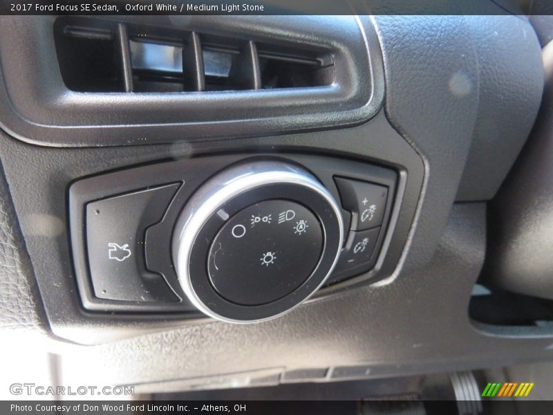 Oxford White / Medium Light Stone 2017 Ford Focus SE Sedan