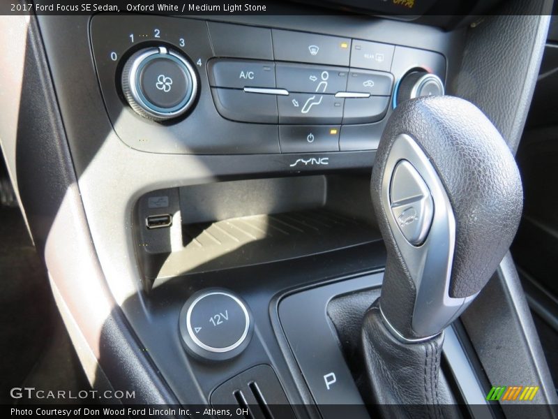 Oxford White / Medium Light Stone 2017 Ford Focus SE Sedan