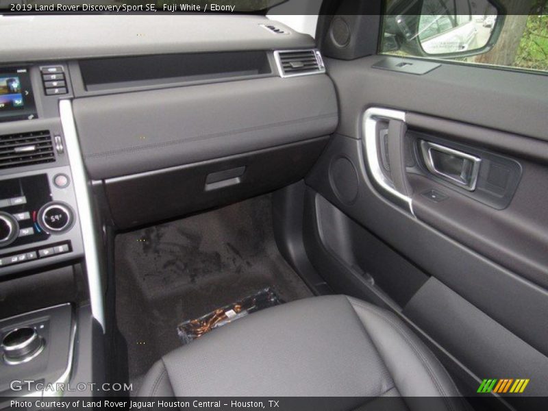 Fuji White / Ebony 2019 Land Rover Discovery Sport SE