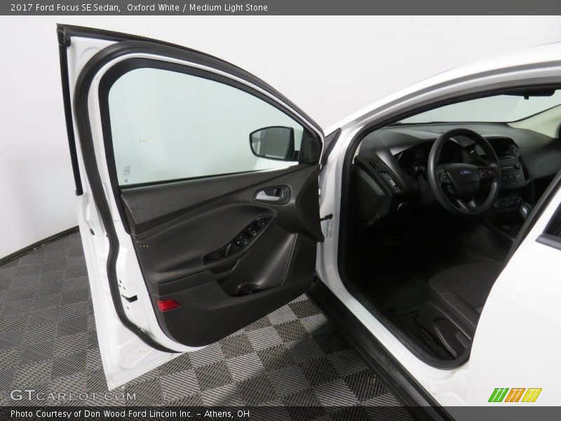 Oxford White / Medium Light Stone 2017 Ford Focus SE Sedan