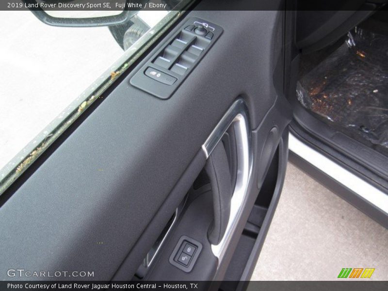 Fuji White / Ebony 2019 Land Rover Discovery Sport SE