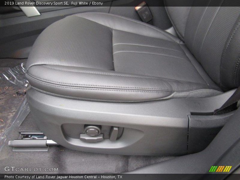 Fuji White / Ebony 2019 Land Rover Discovery Sport SE