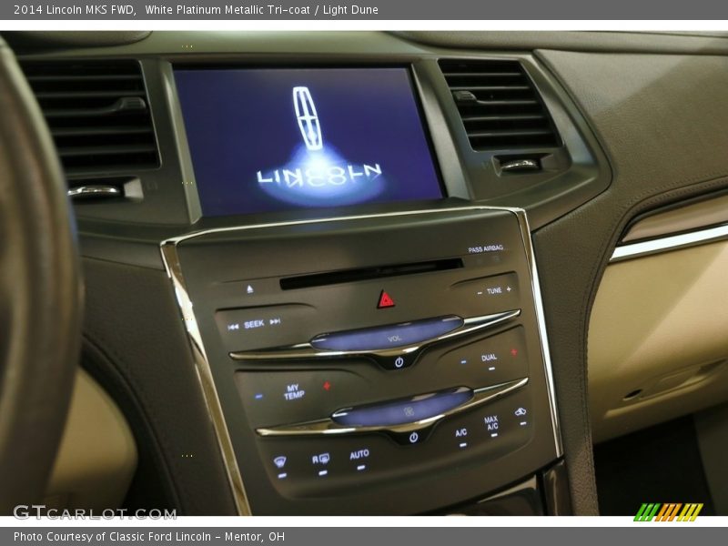White Platinum Metallic Tri-coat / Light Dune 2014 Lincoln MKS FWD